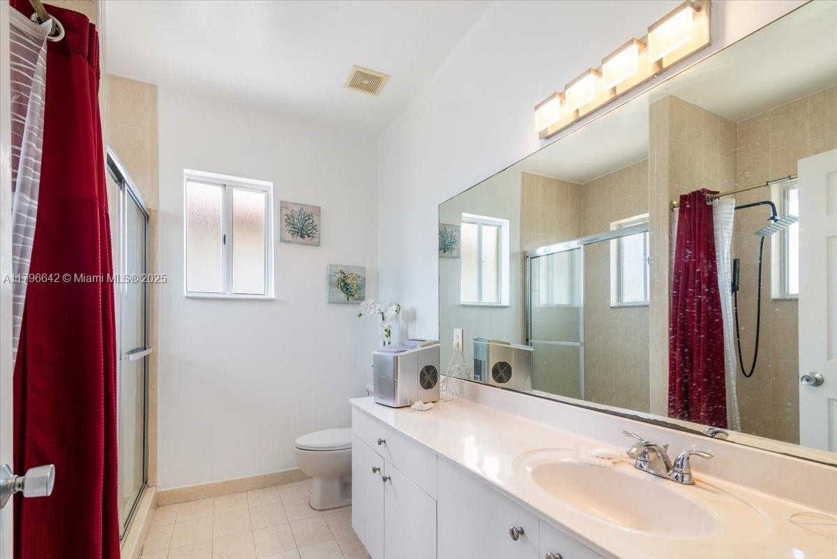 1024 NE 41st Ter