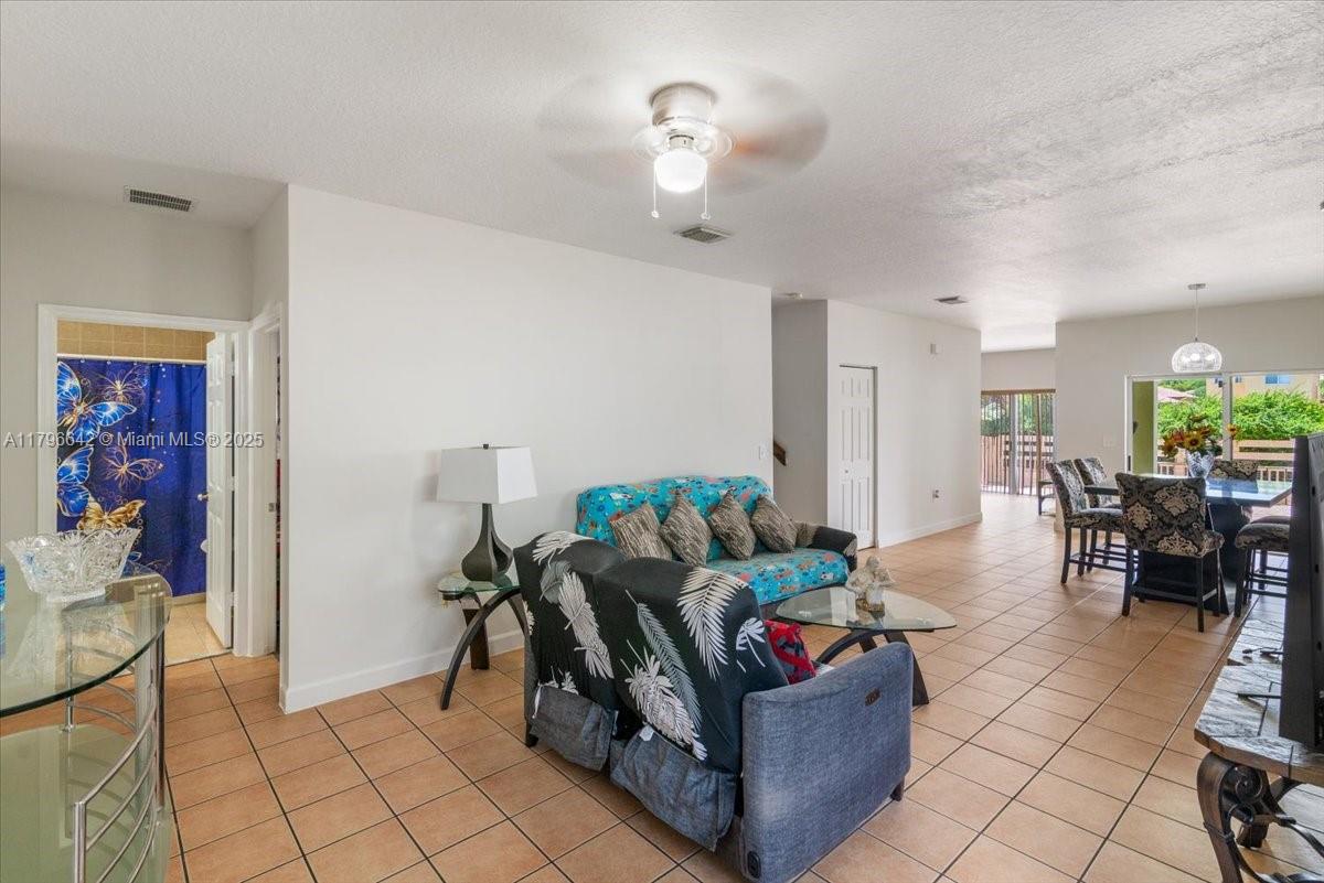 1024 NE 41st Ter