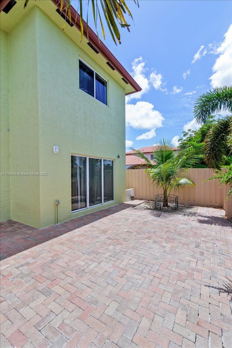 1024 NE 41st Ter