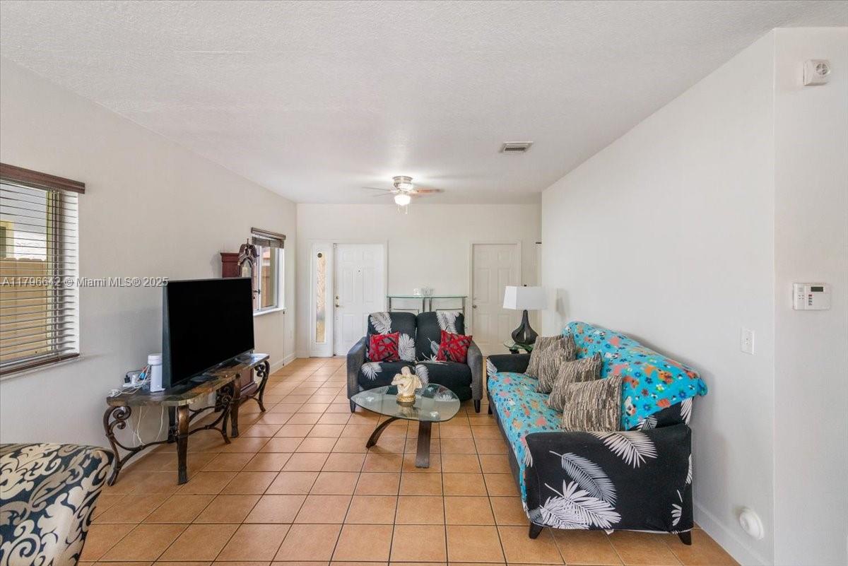 1024 NE 41st Ter