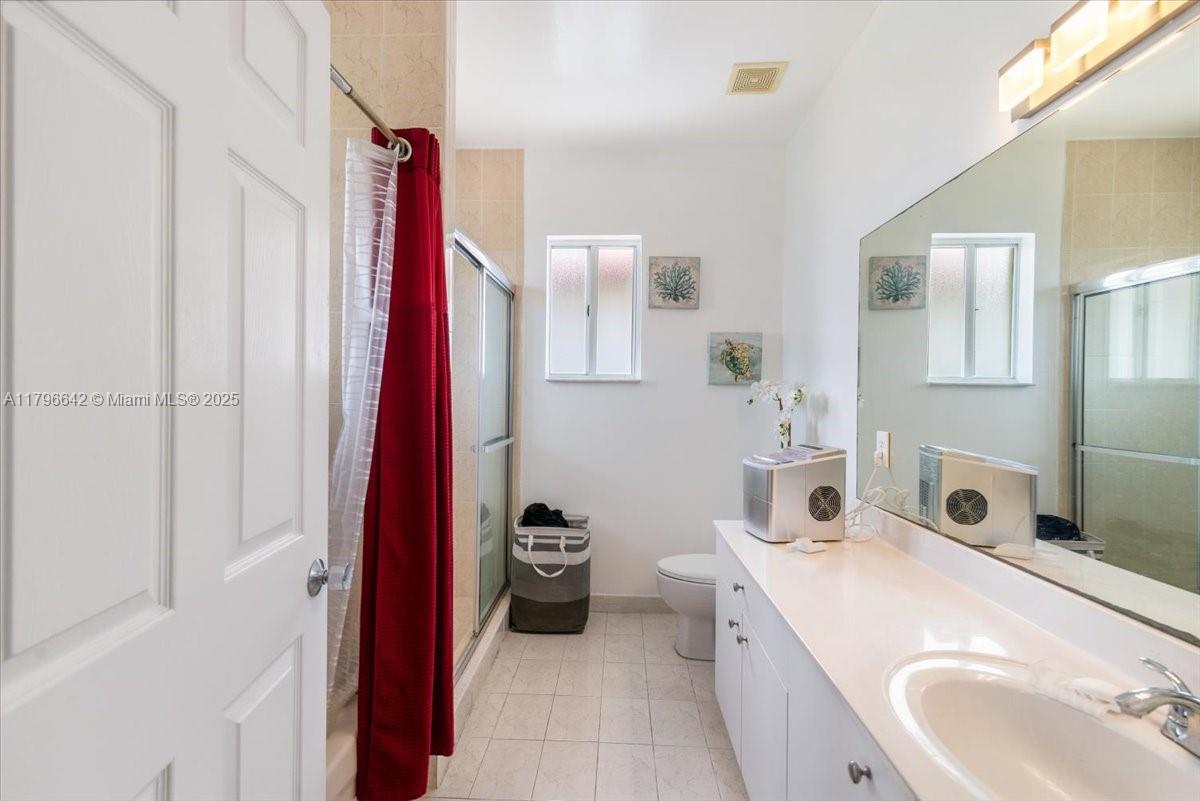 1024 NE 41st Ter