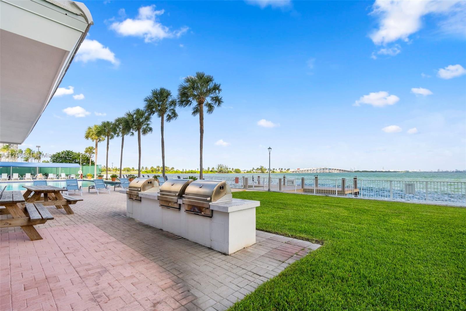 3301 NE 5th Ave # 104