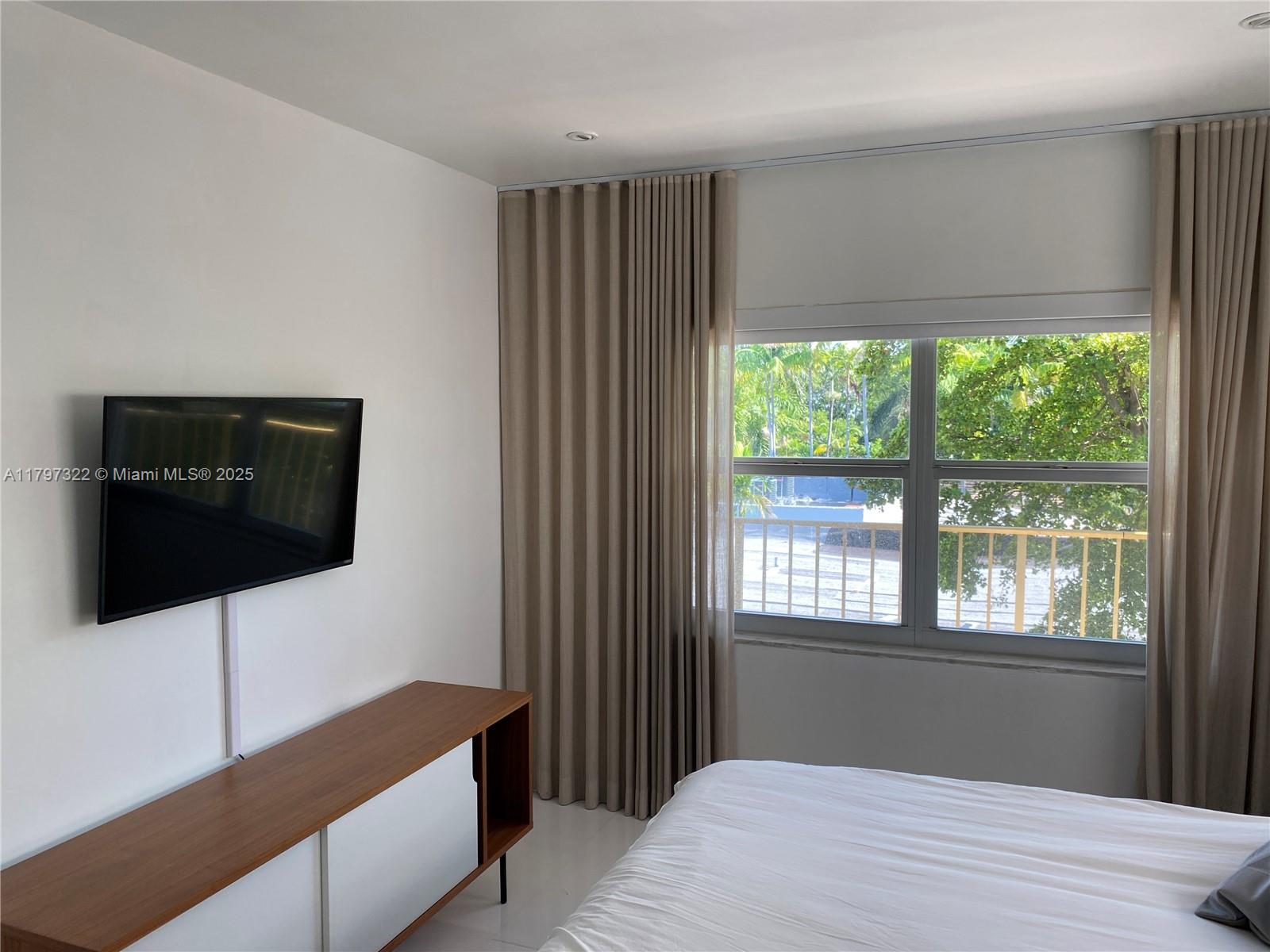 1540 Meridian Ave # 4K