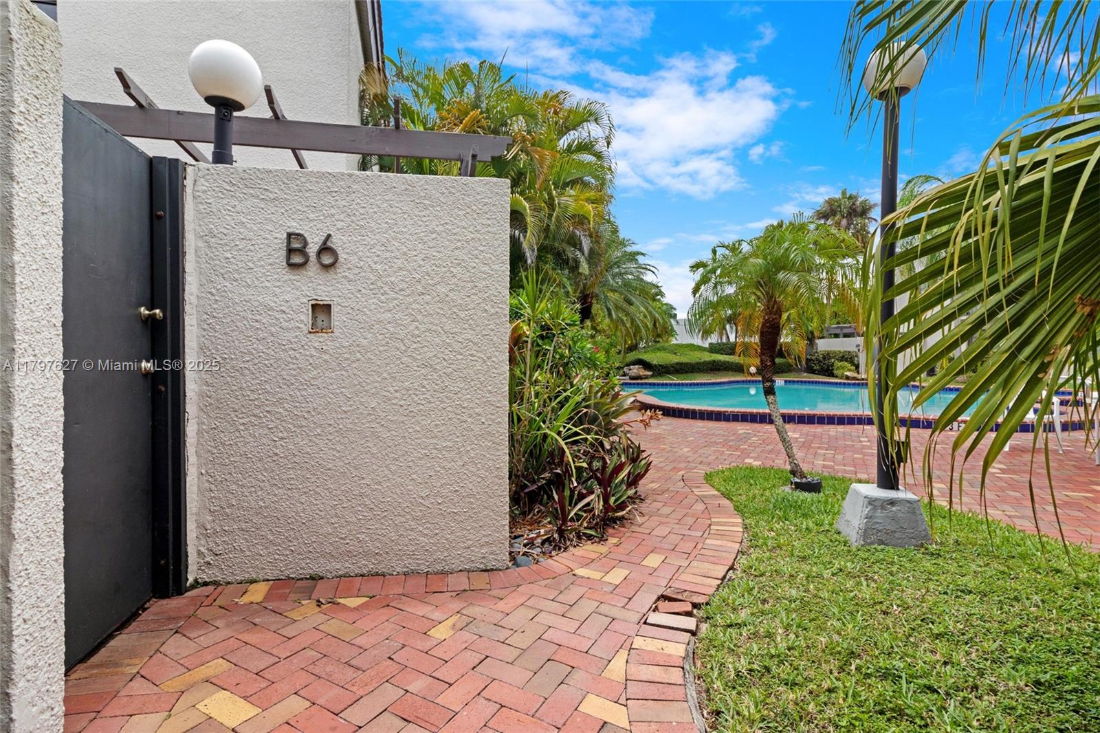 4718 SW 67th Ave # B6