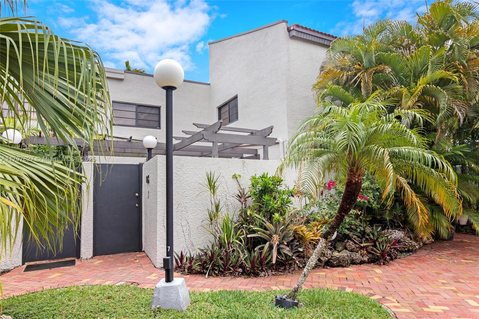 4718 SW 67th Ave # B6