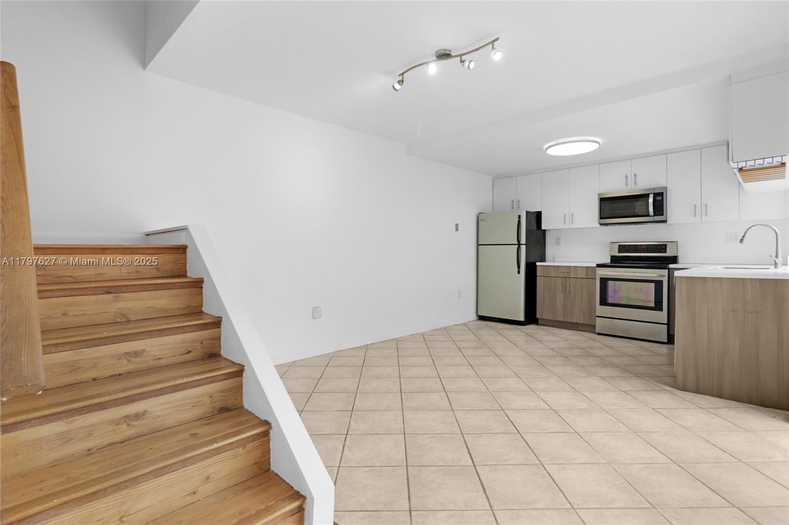 4718 SW 67th Ave # B6