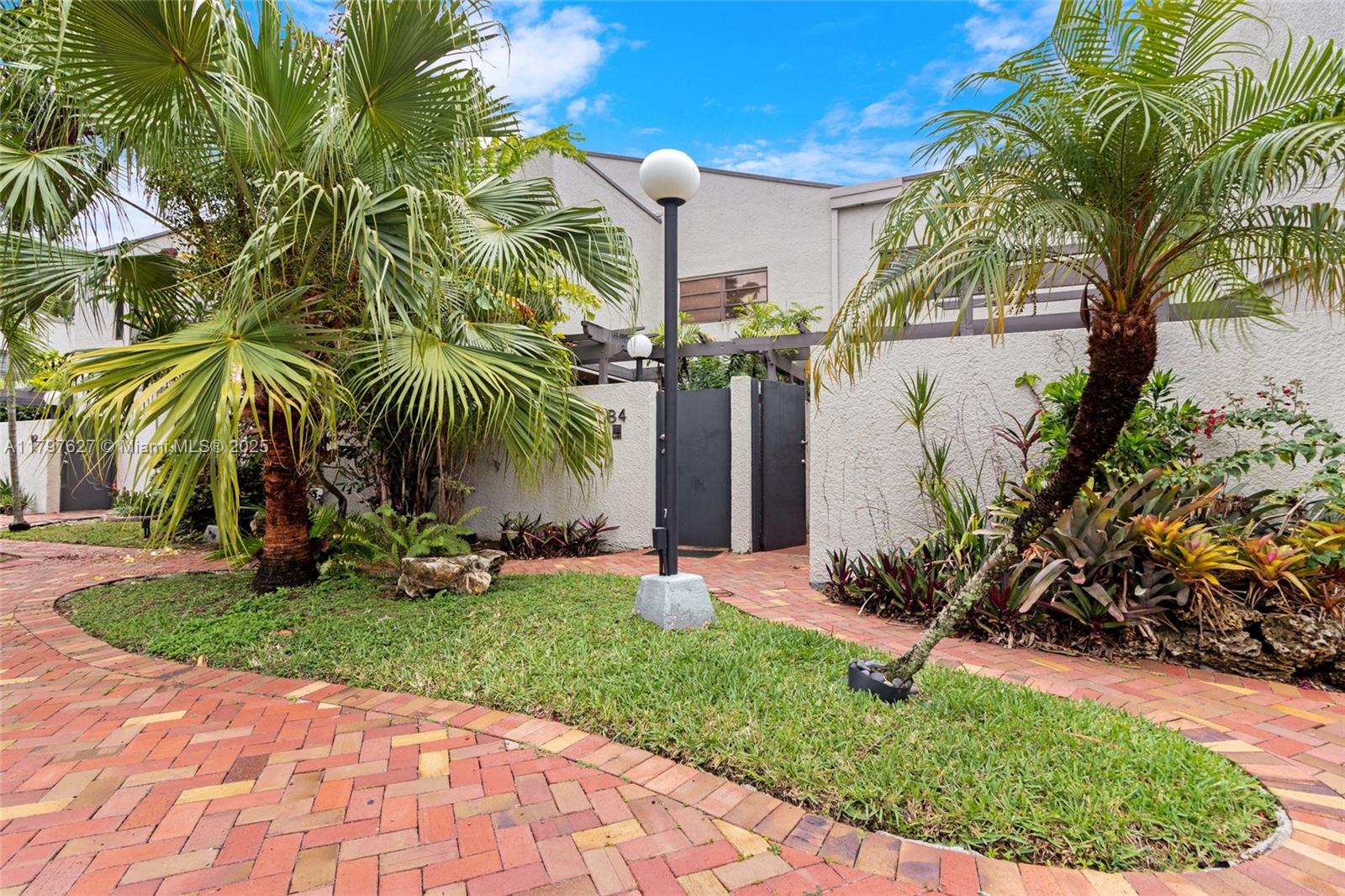 4718 SW 67th Ave # B6