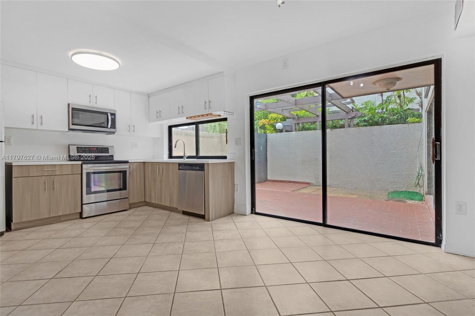 4718 SW 67th Ave # B6