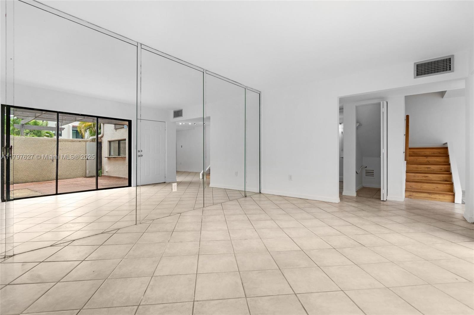 4718 SW 67th Ave # B6