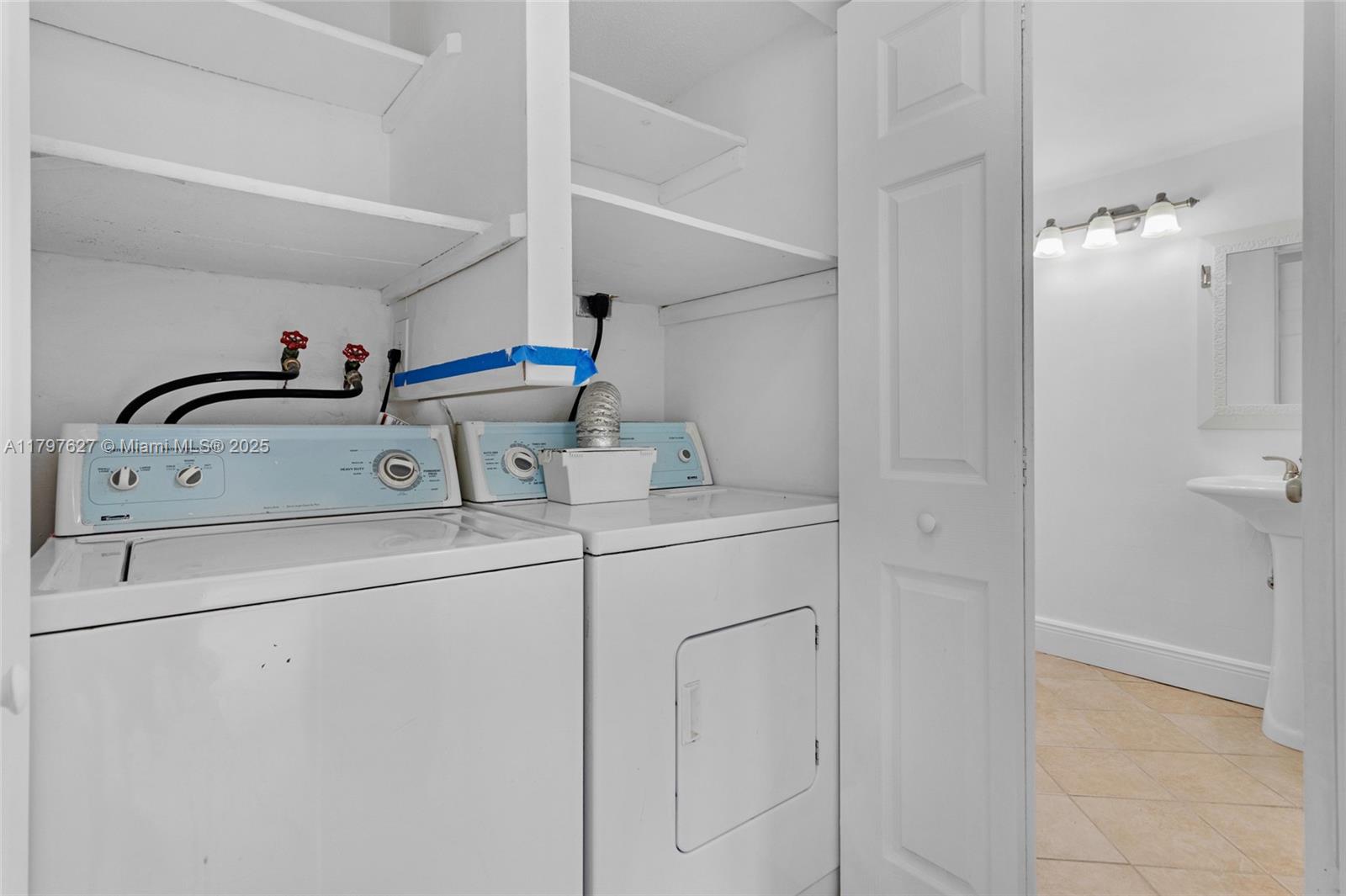 4718 SW 67th Ave # B6