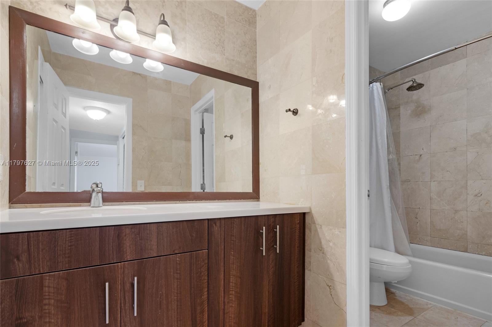 4718 SW 67th Ave # B6