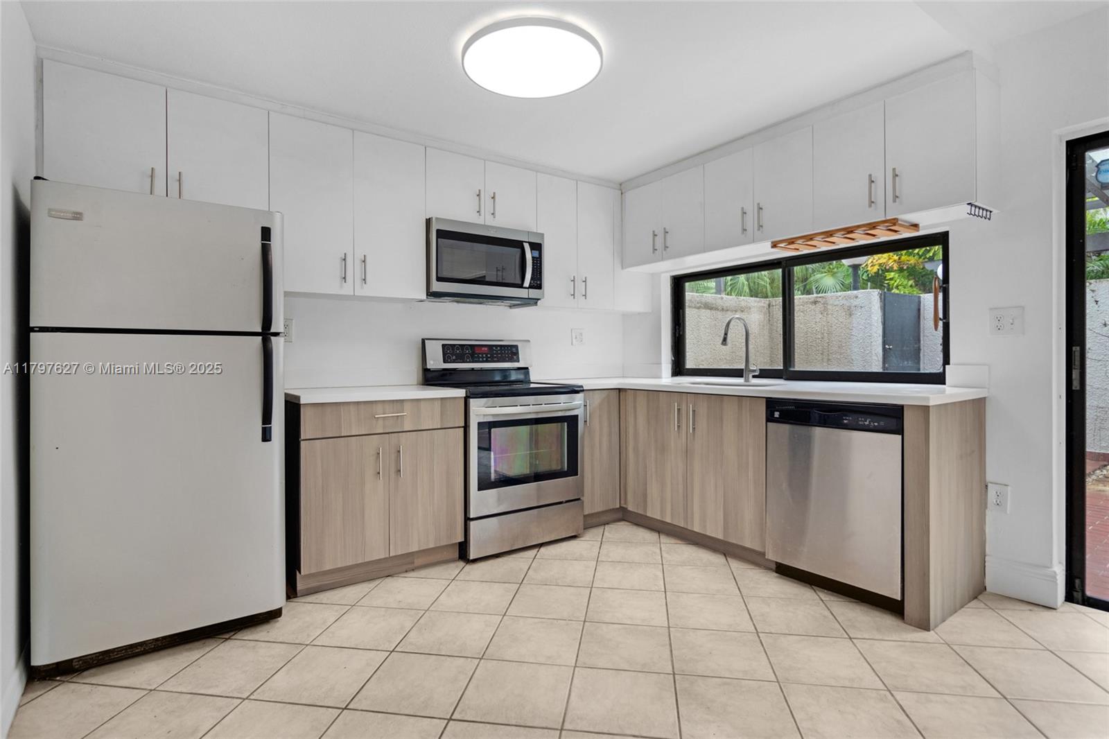 4718 SW 67th Ave # B6