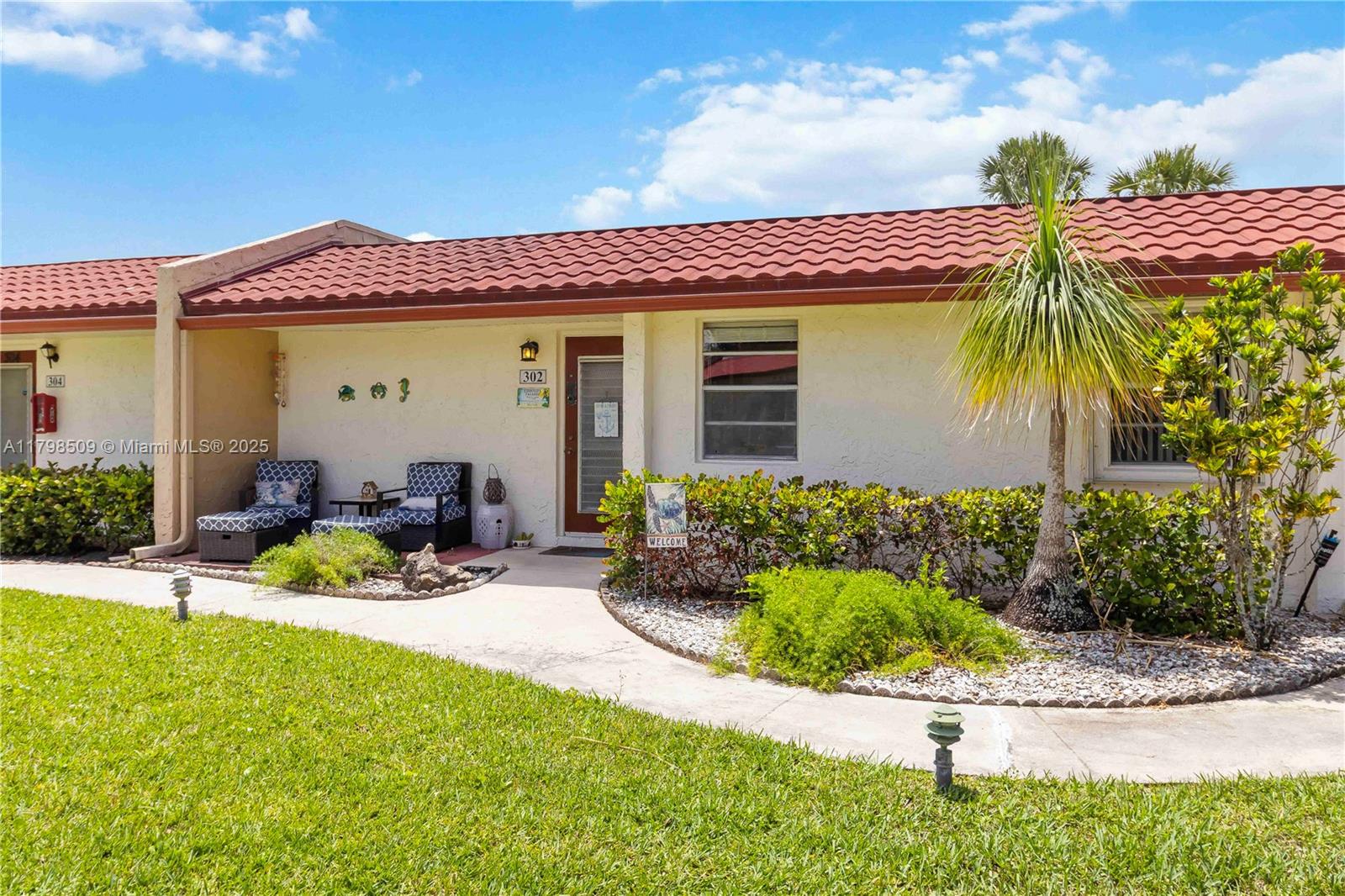 302 Lake Evelyn Dr