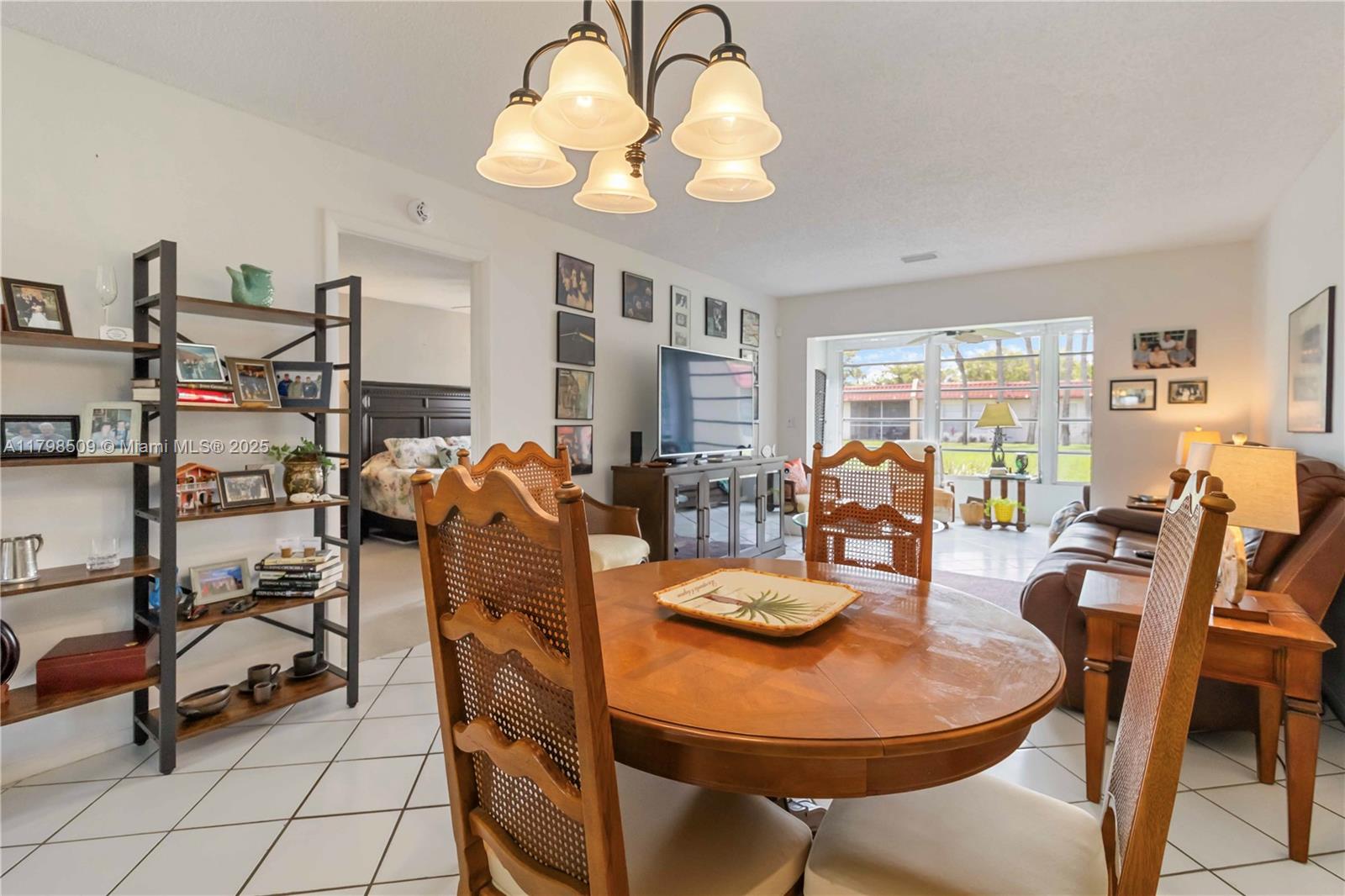 302 Lake Evelyn Dr