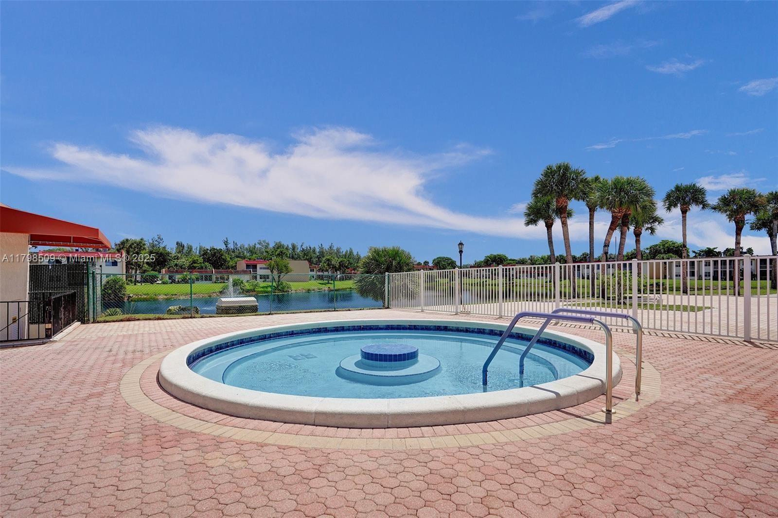 302 Lake Evelyn Dr
