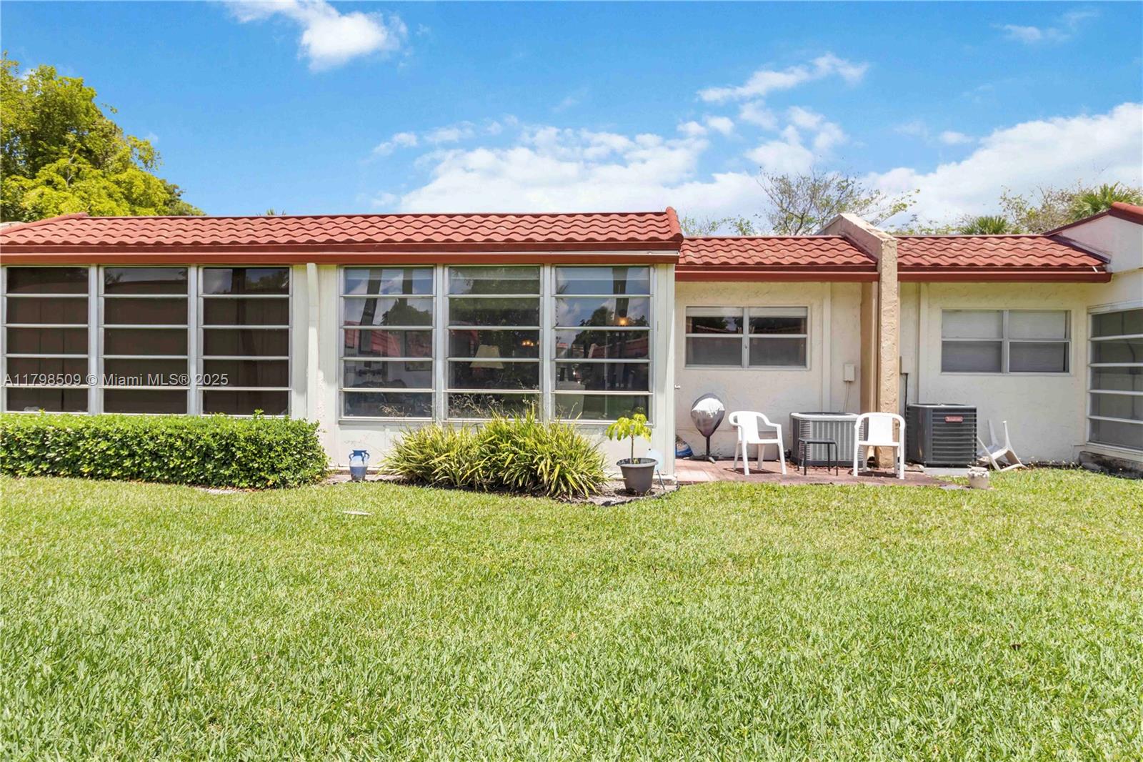 302 Lake Evelyn Dr