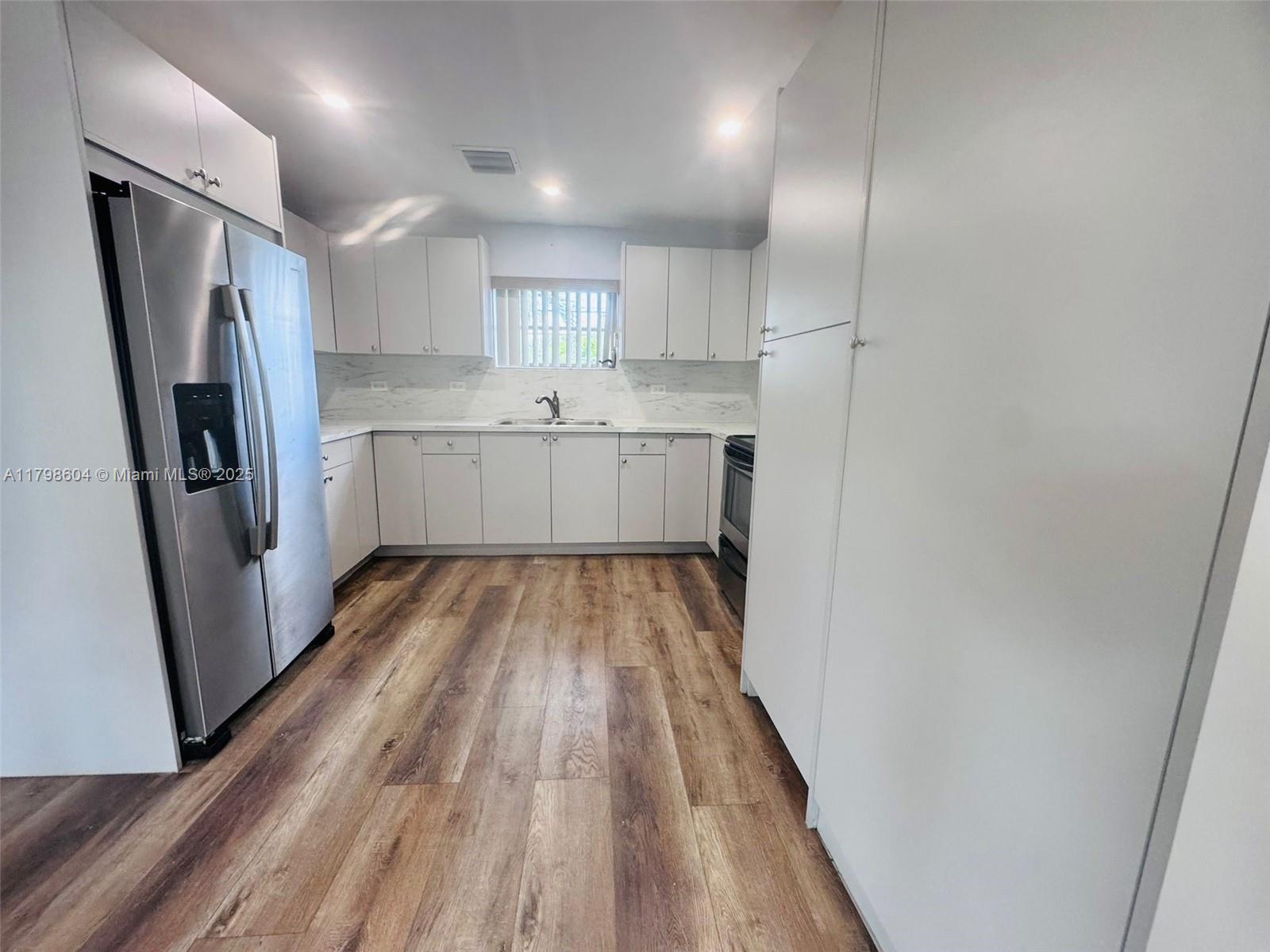 311 SW 49th Ave