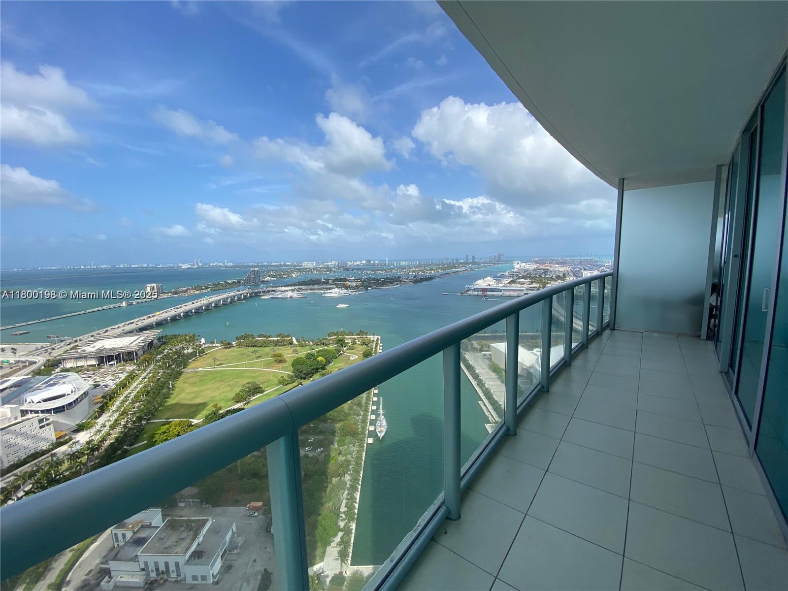 888 Biscayne Blvd # 4012