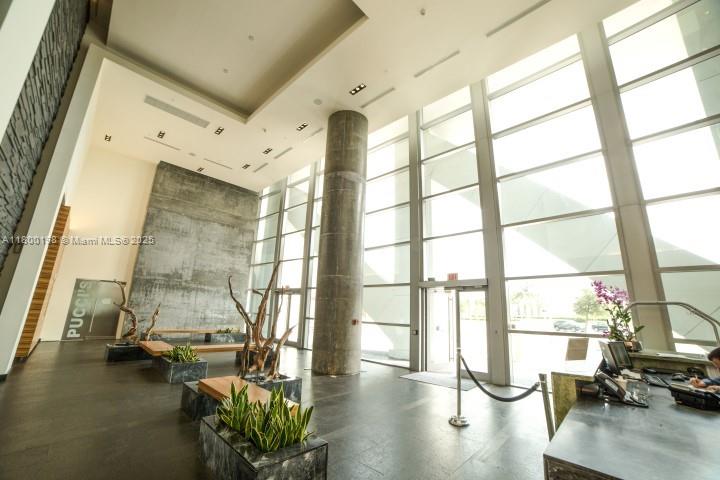 888 Biscayne Blvd # 4012