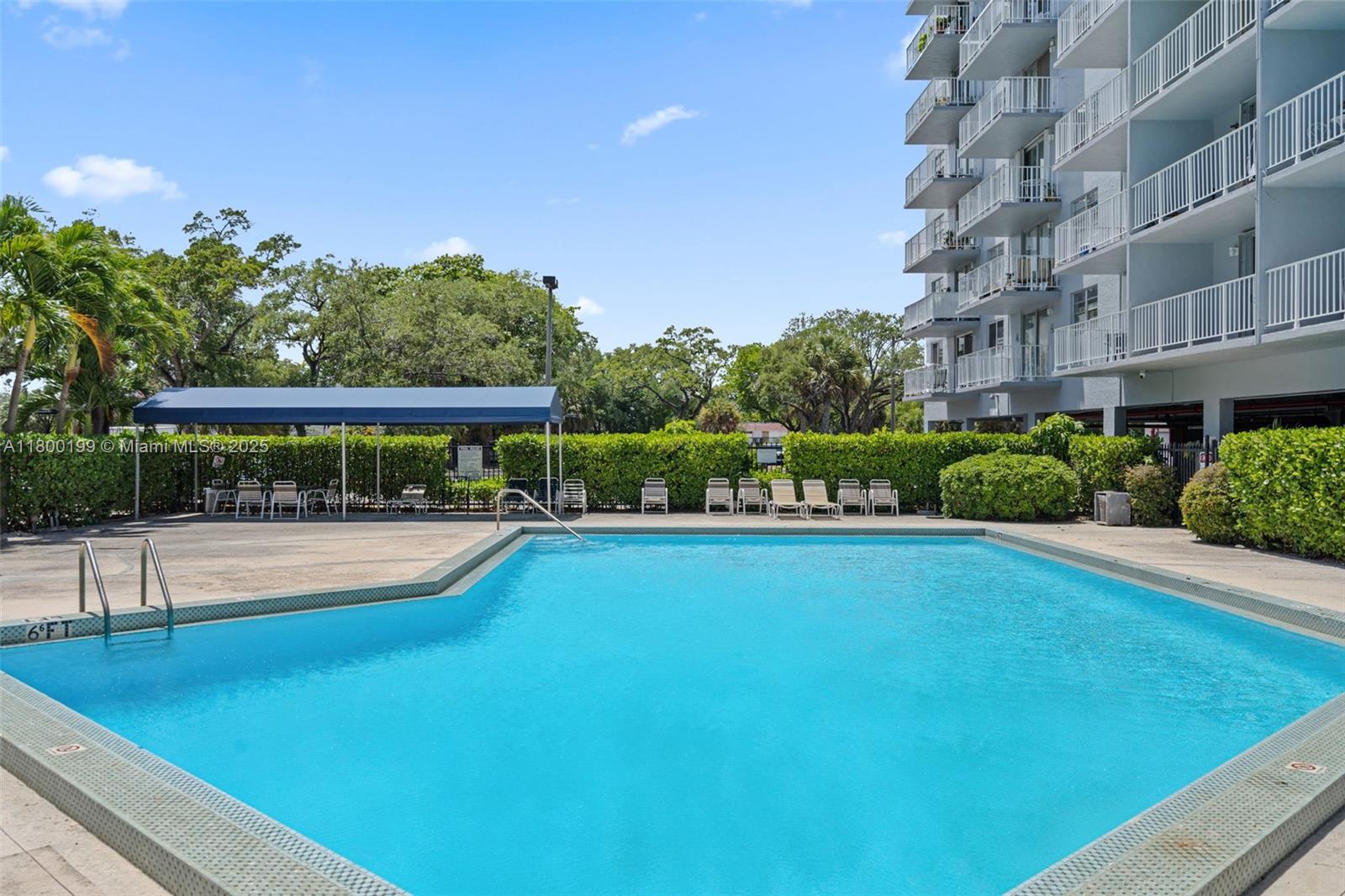 1465 NE 123rd St # 404