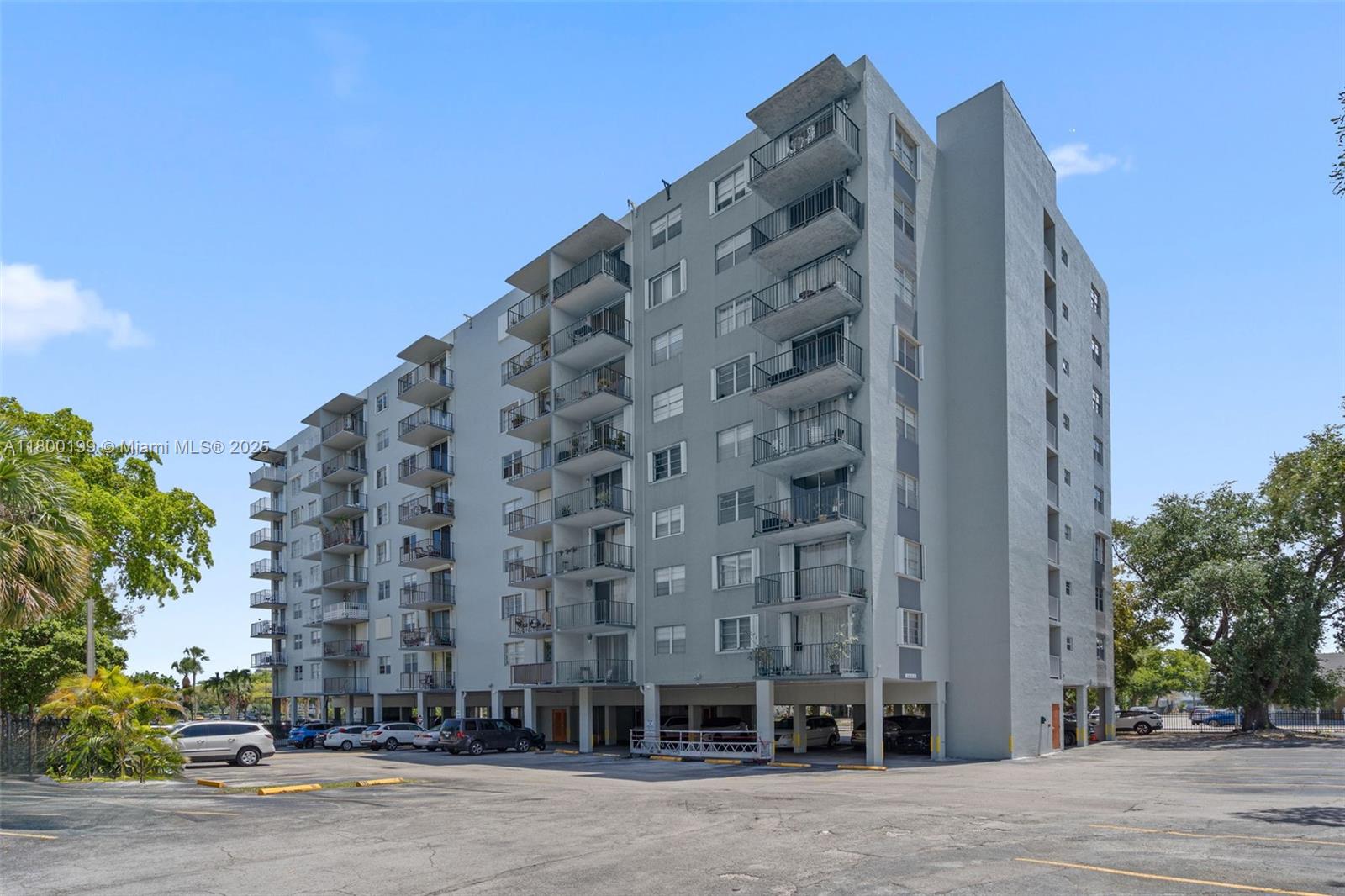 1465 NE 123rd St # 404