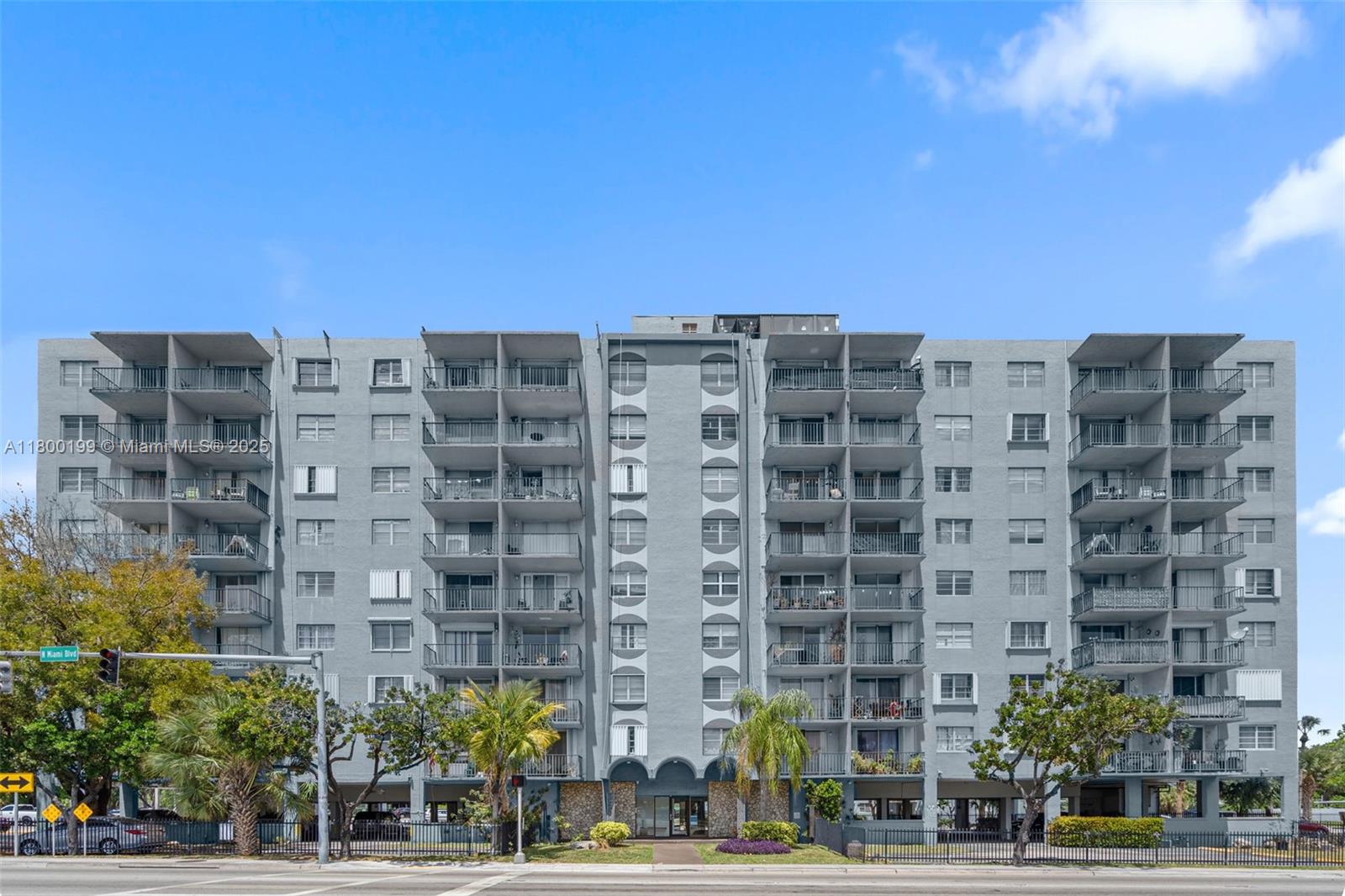 1465 NE 123rd St # 404