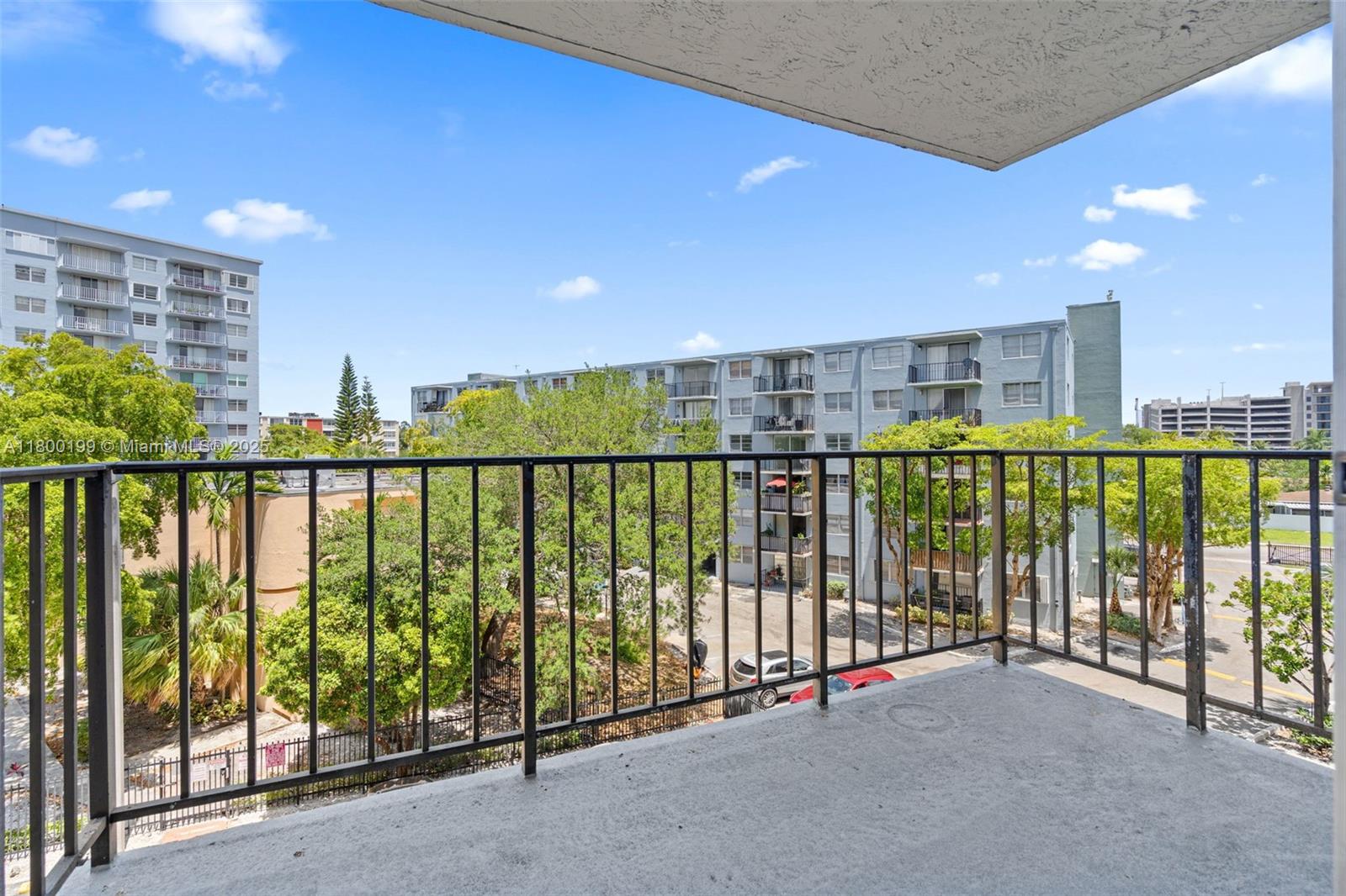 1465 NE 123rd St # 404