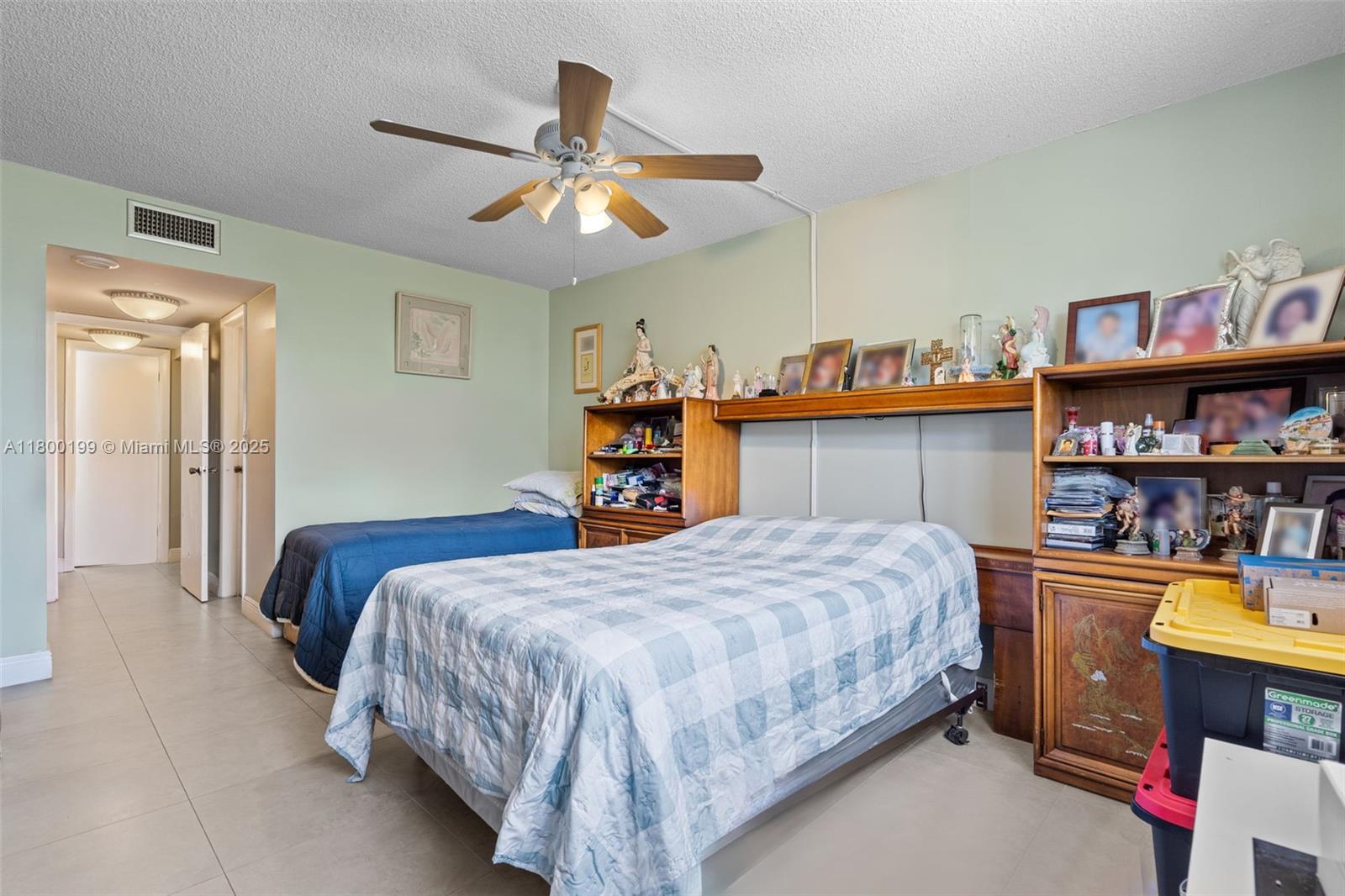 1465 NE 123rd St # 404