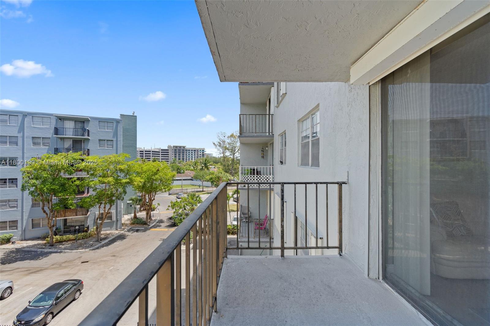 1465 NE 123rd St # 404