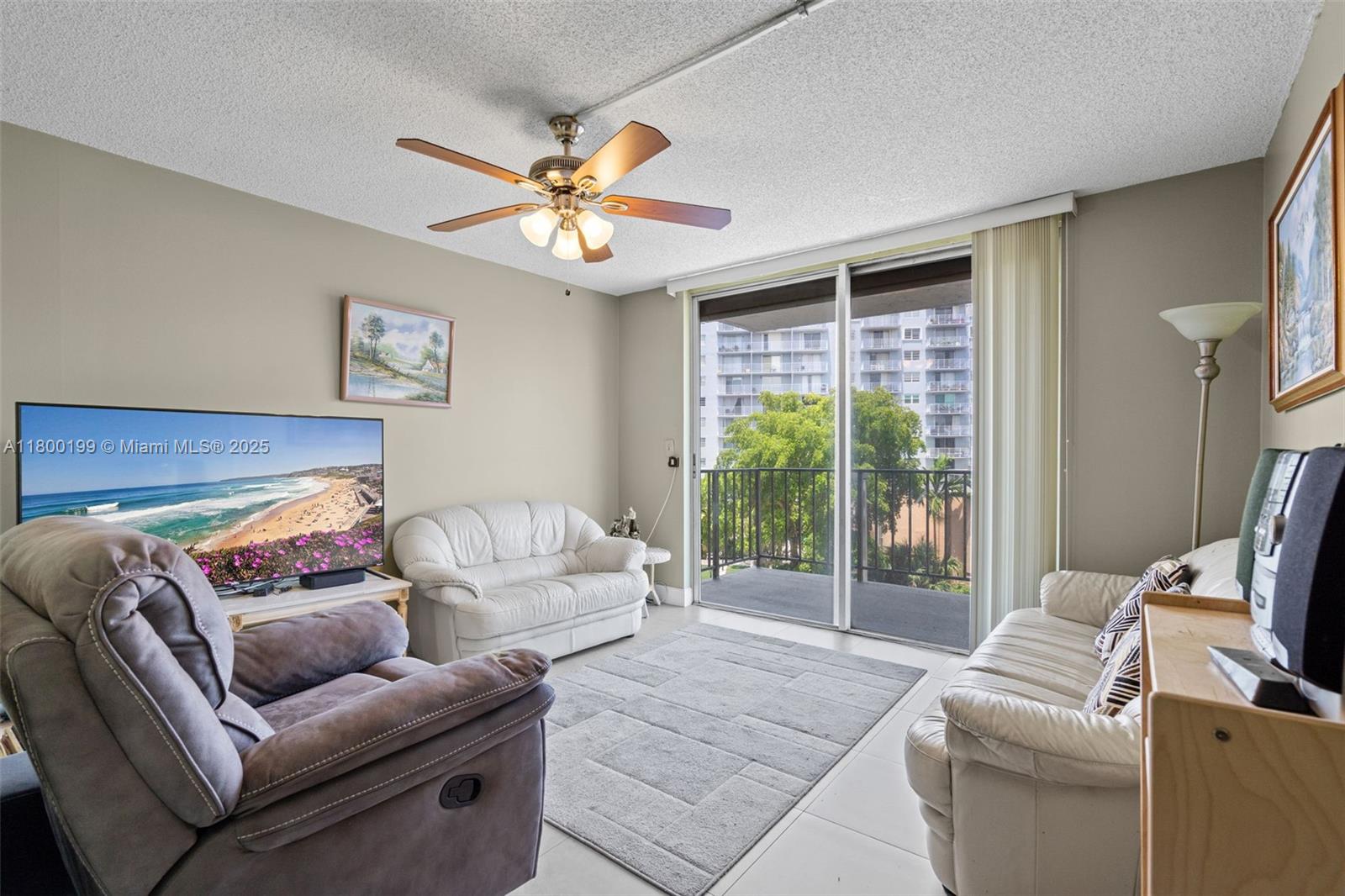 1465 NE 123rd St # 404