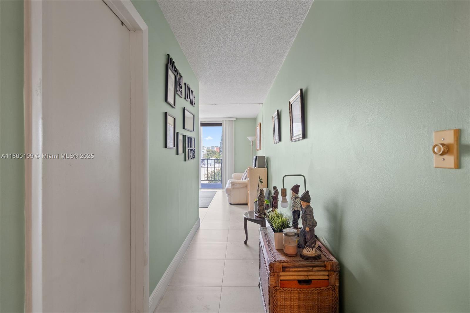 1465 NE 123rd St # 404