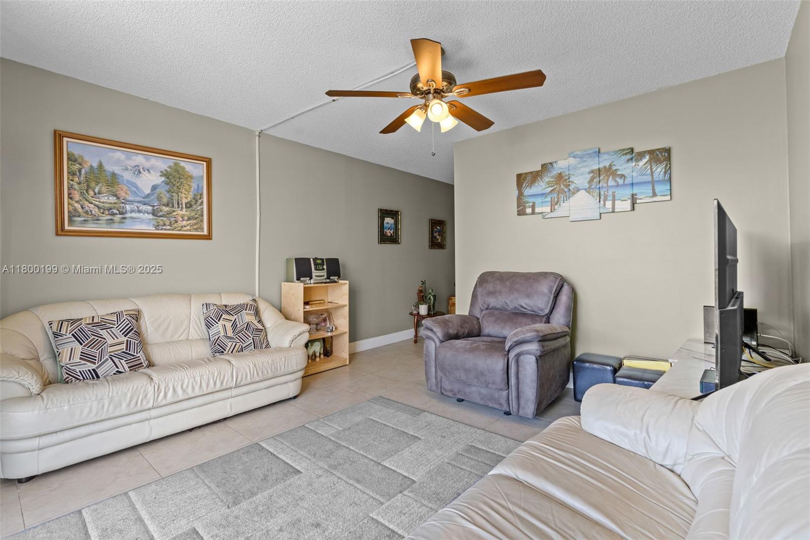 1465 NE 123rd St # 404