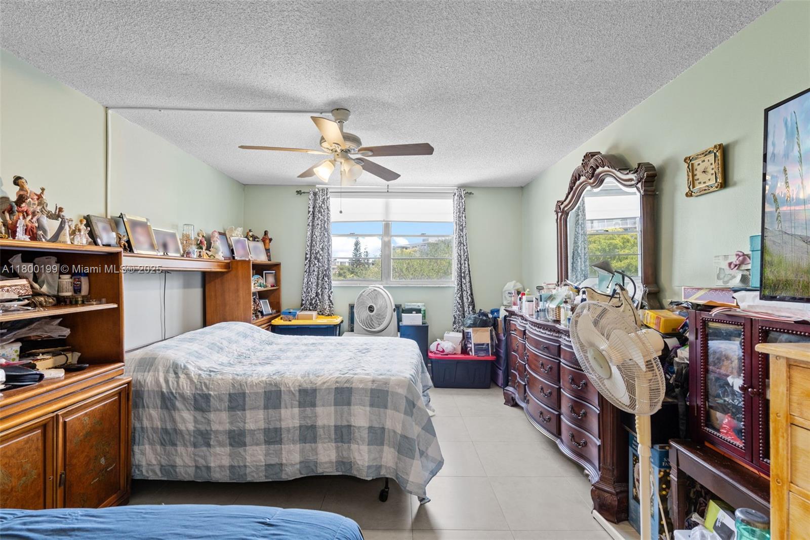 1465 NE 123rd St # 404