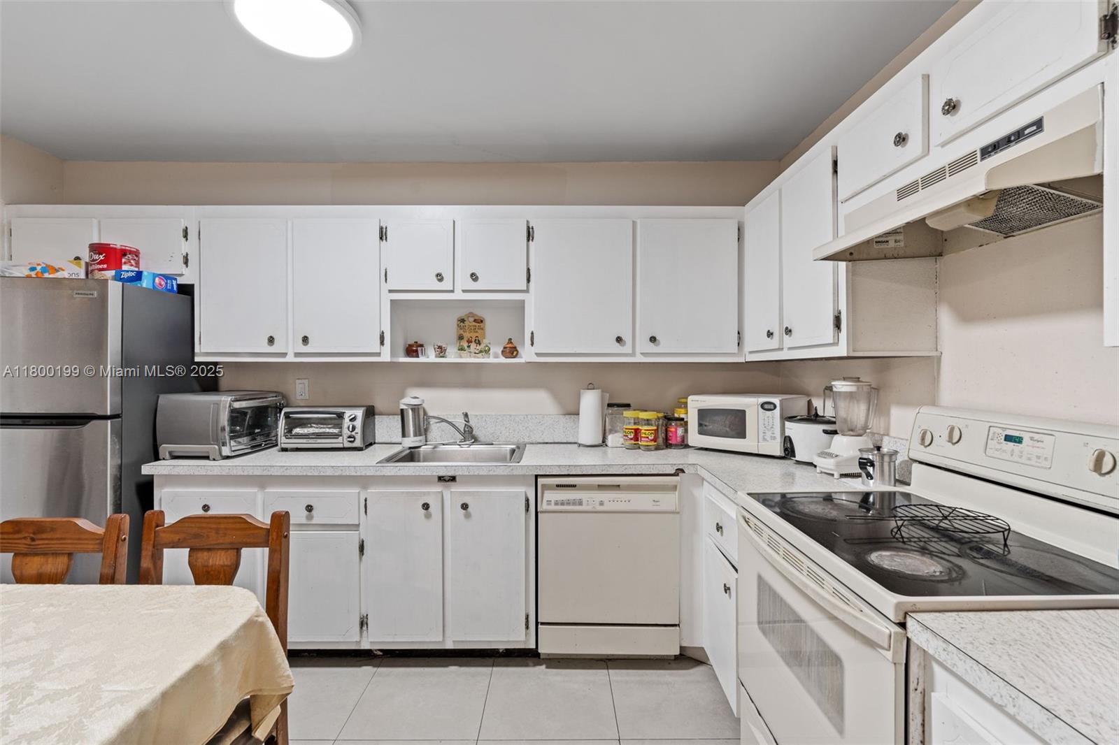 1465 NE 123rd St # 404