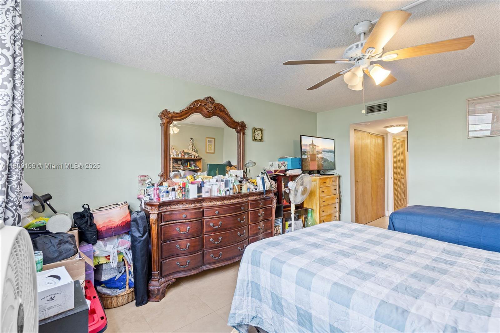 1465 NE 123rd St # 404