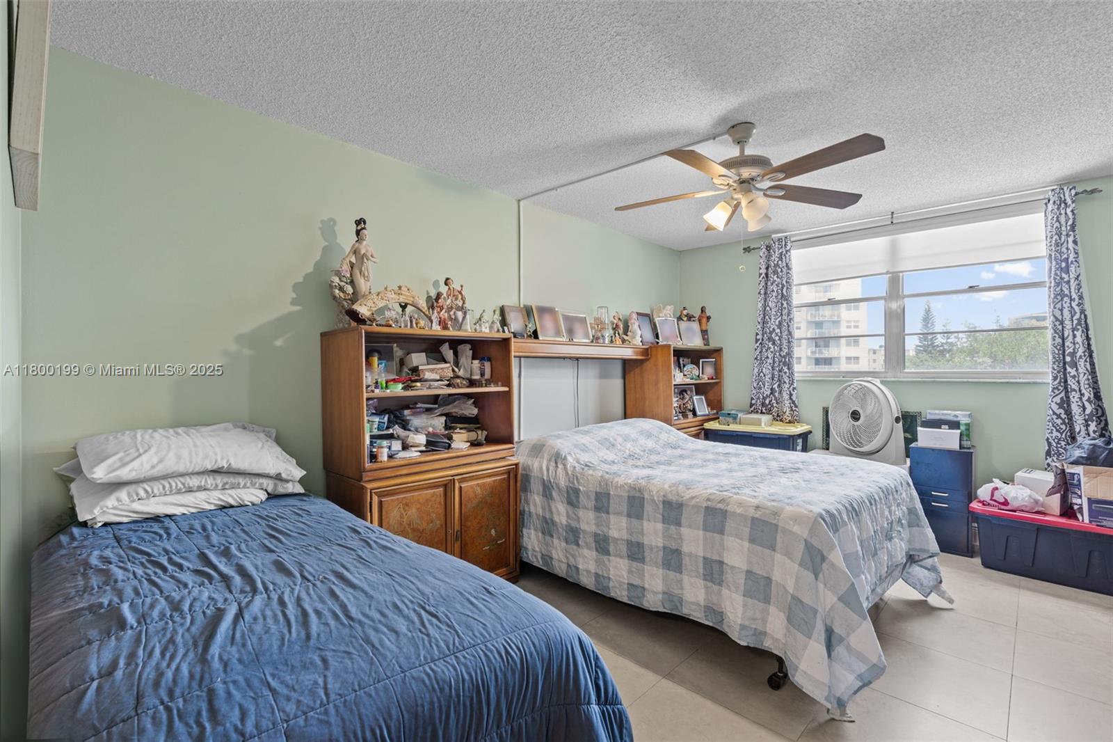 1465 NE 123rd St # 404