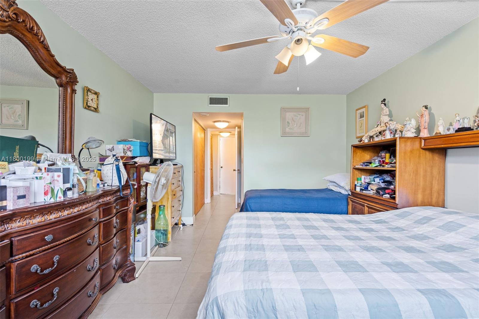 1465 NE 123rd St # 404