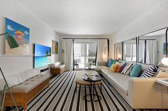 61 Collins Ave # 202
