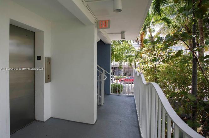 61 Collins Ave # 202