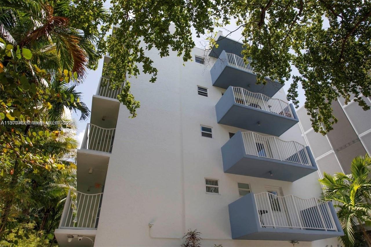 61 Collins Ave # 202