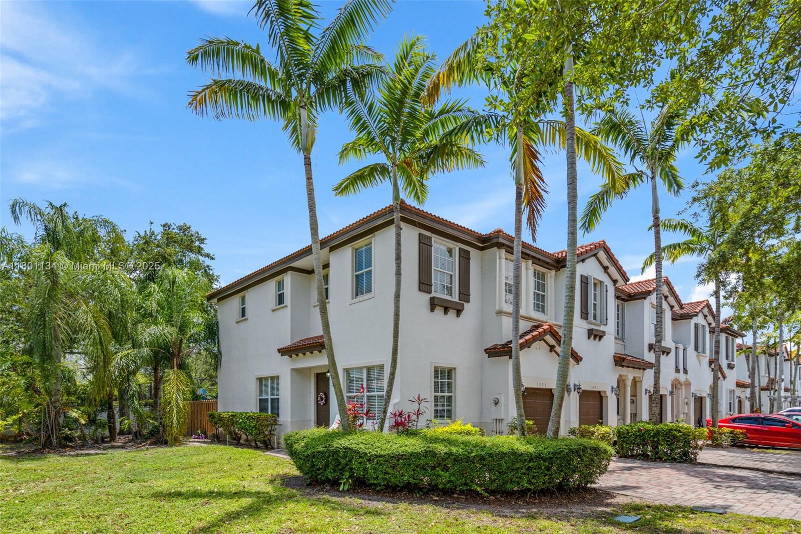 1073 NE 30th Ave