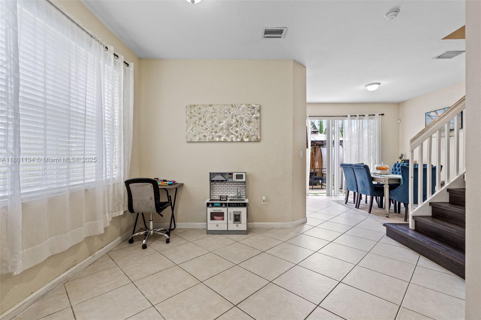 1073 NE 30th Ave