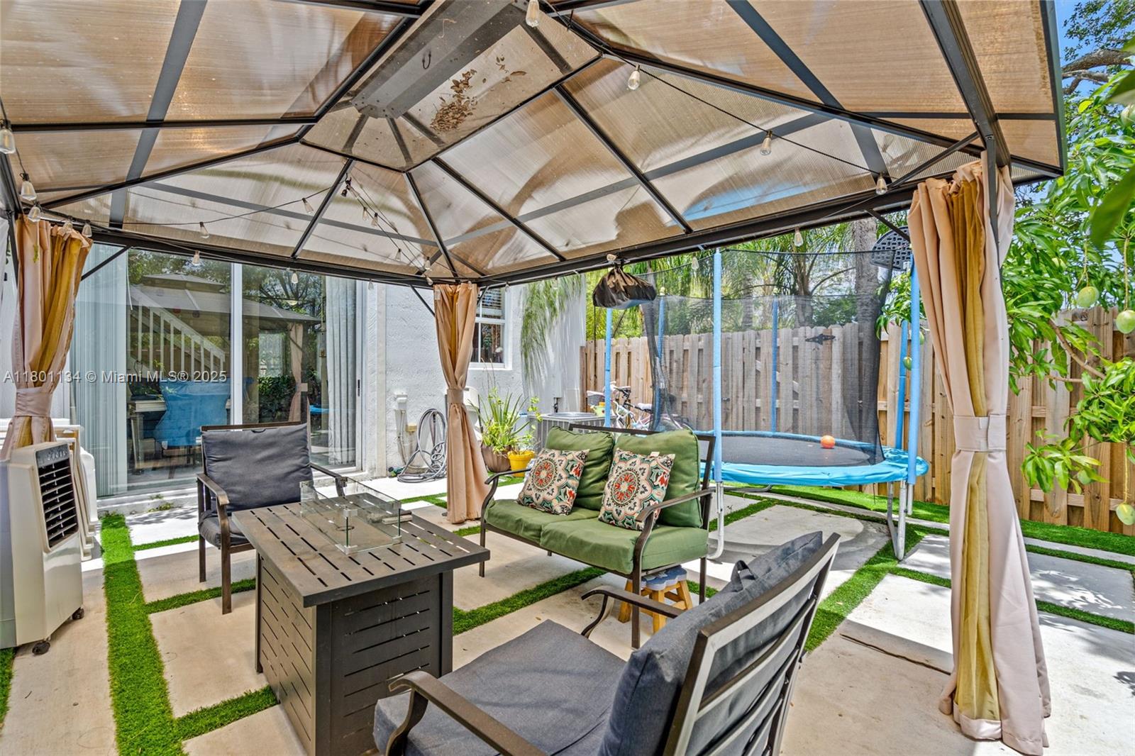 1073 NE 30th Ave