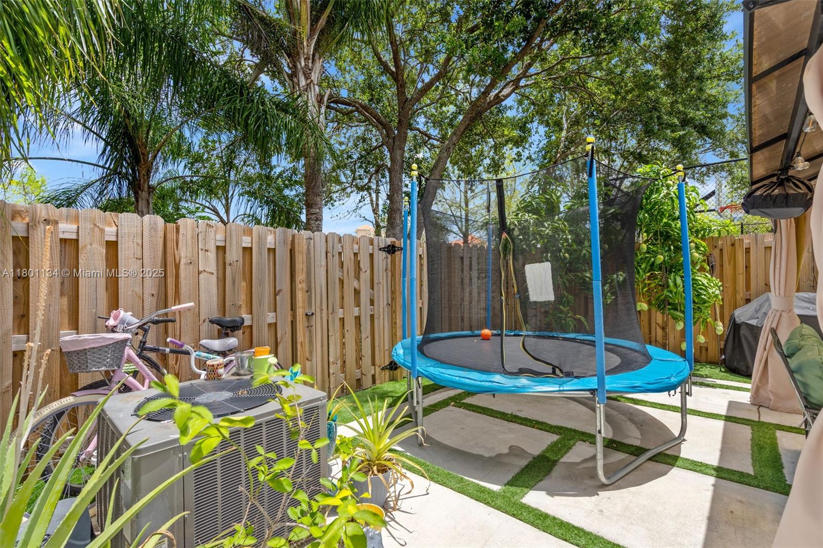 1073 NE 30th Ave