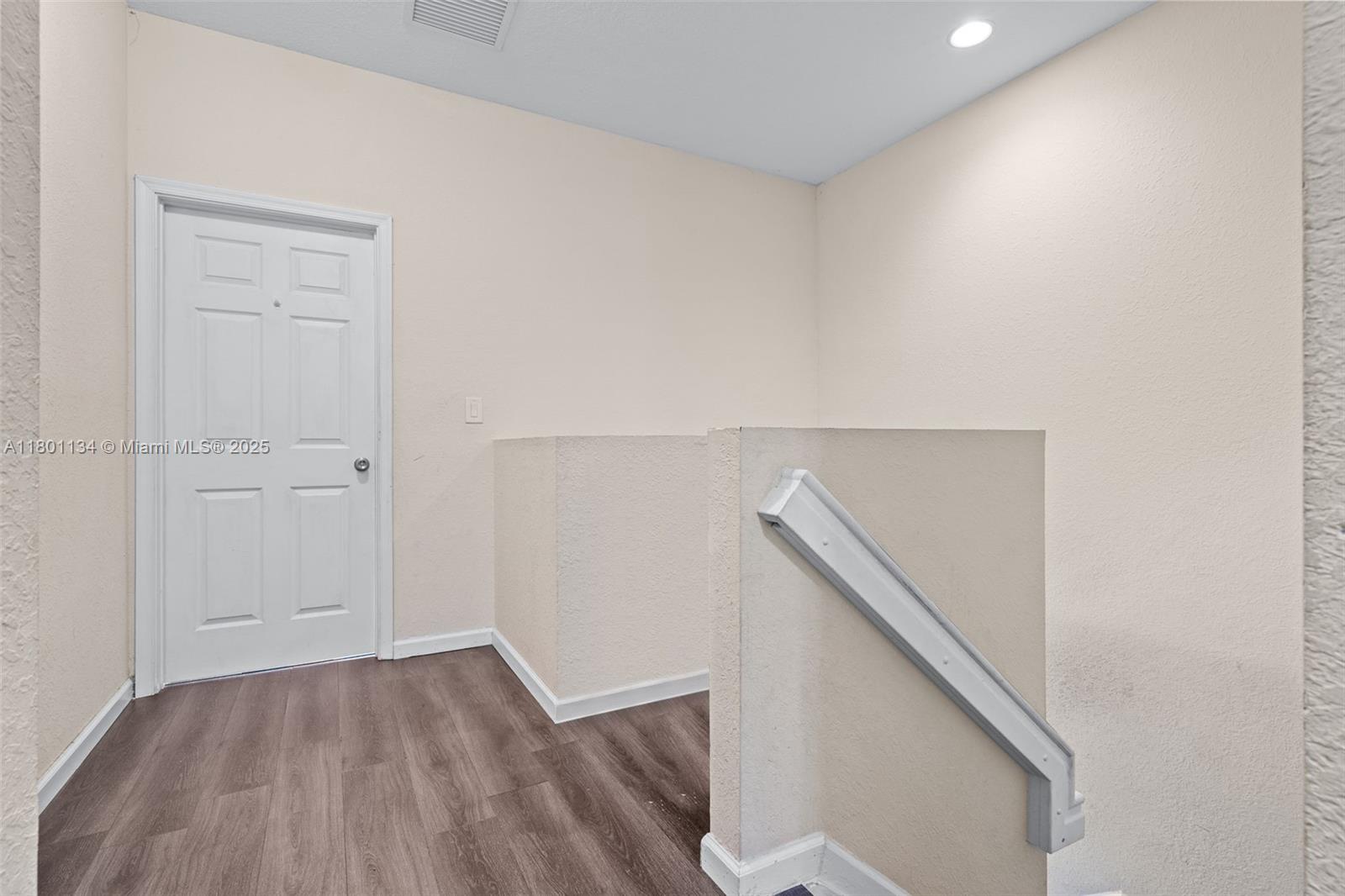 1073 NE 30th Ave
