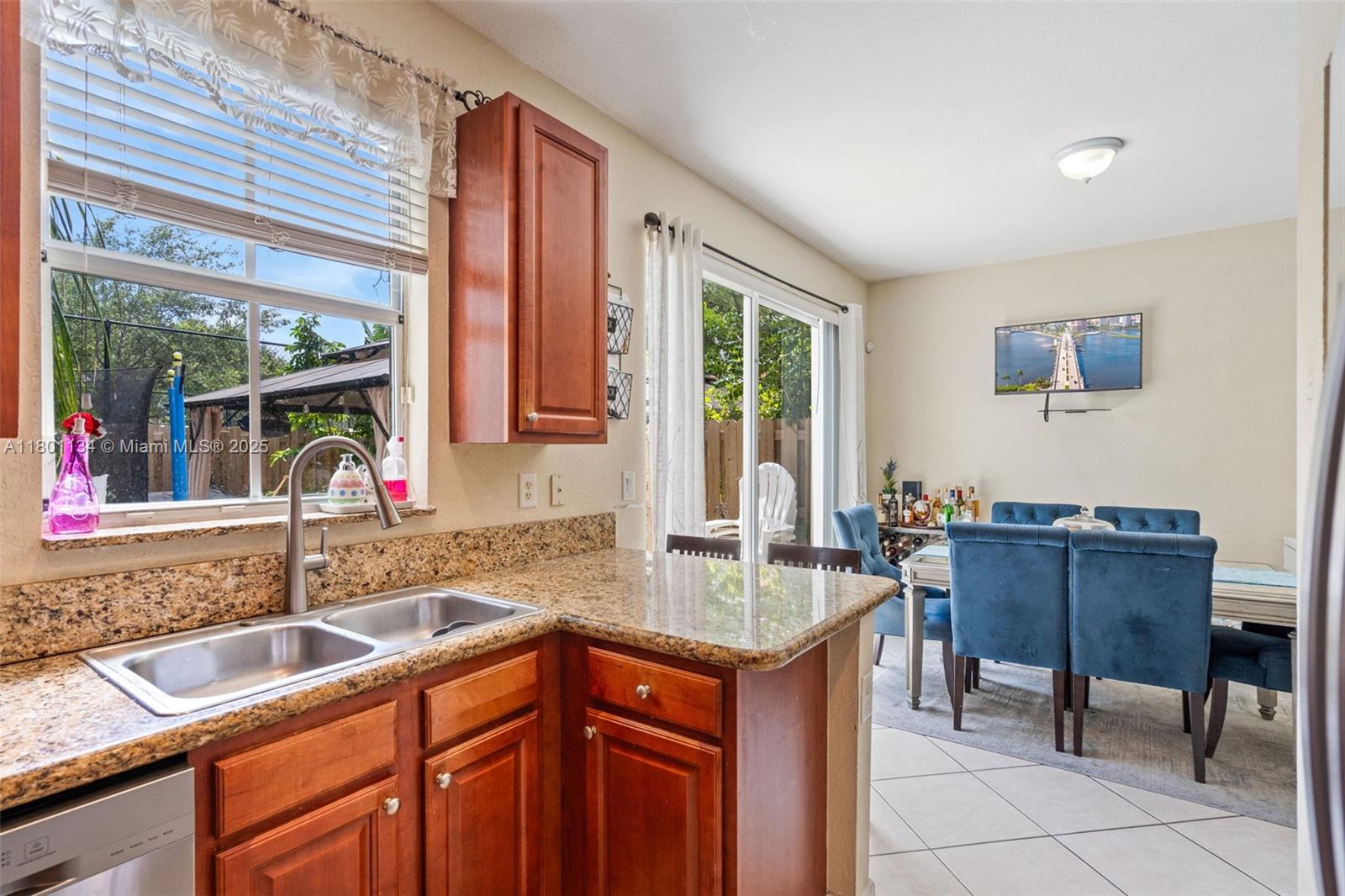 1073 NE 30th Ave