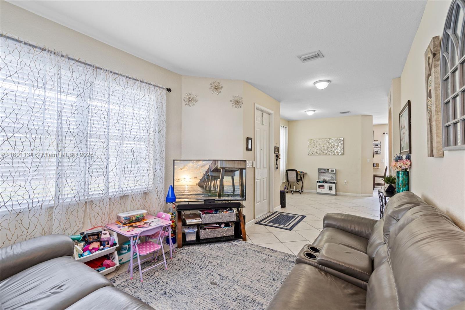 1073 NE 30th Ave