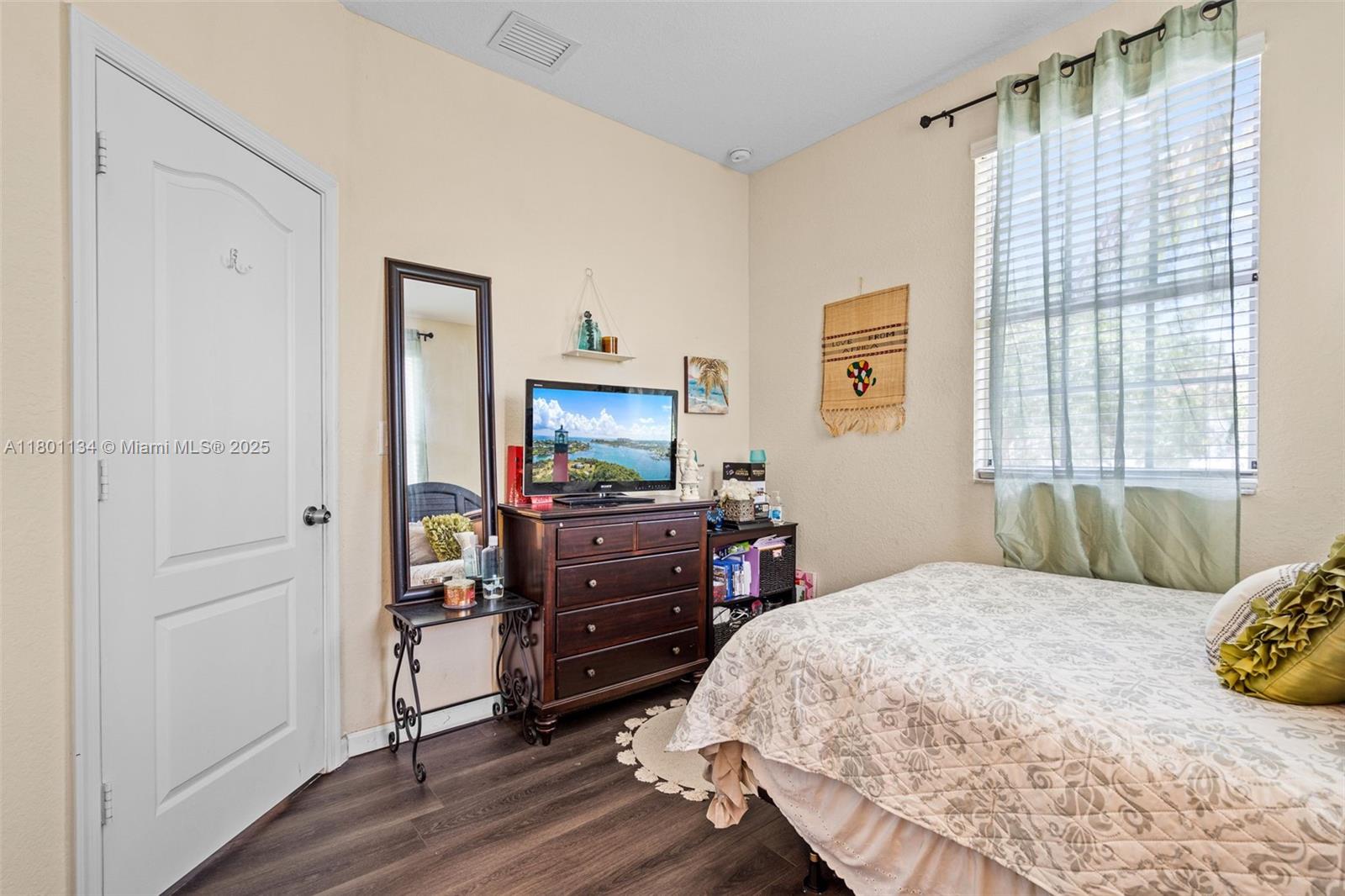 1073 NE 30th Ave