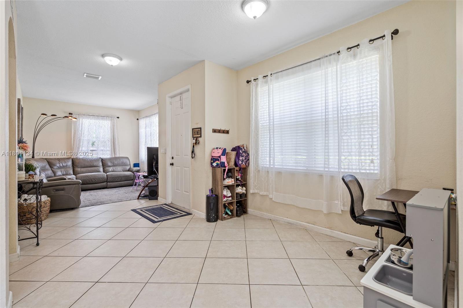 1073 NE 30th Ave