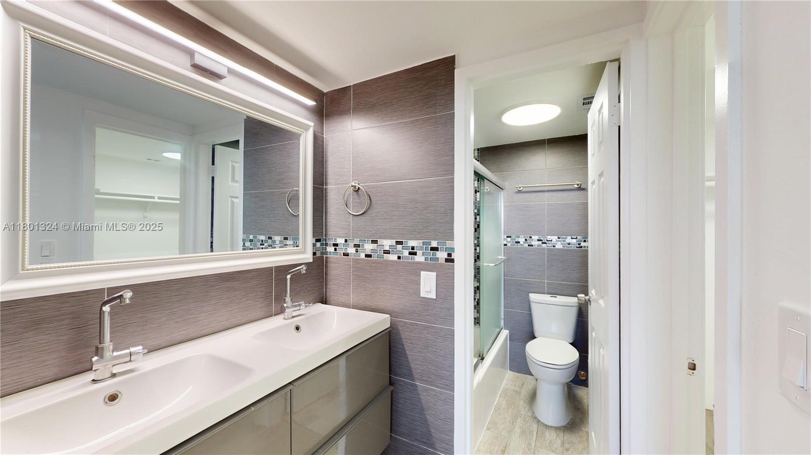 3660 NE 166th St # 709